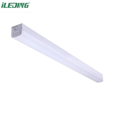 120-277V 34W 50000 Horas LED congelado Batten luz luminosa para oficinas comerciales