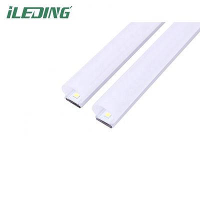 Kit de adaptación lineal de trofer magnético blanco con retrofit de LED con índice de reproducción de color Ra 80