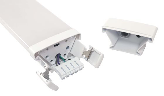 Instalación de iluminación de garaje de vapor LED 4FT a prueba de agua para estacionamiento y almacén de distribución