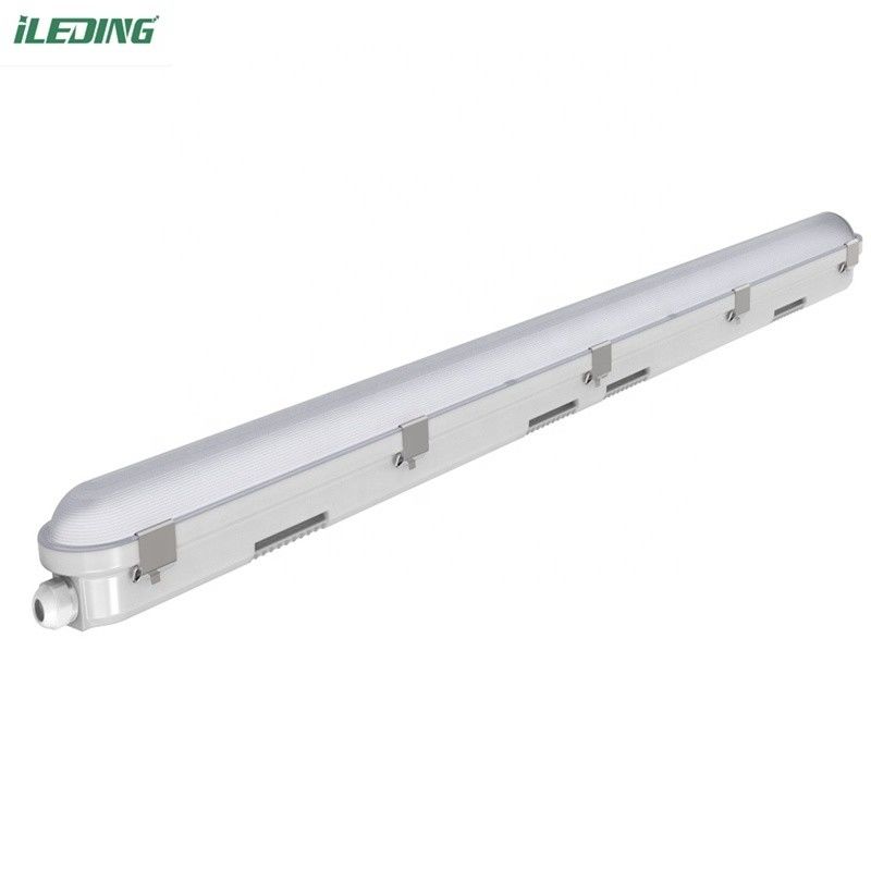50000 horas de vida útil LED impermeable Tri-proof Vapor Tight Light para la instalación de granjas en interiores